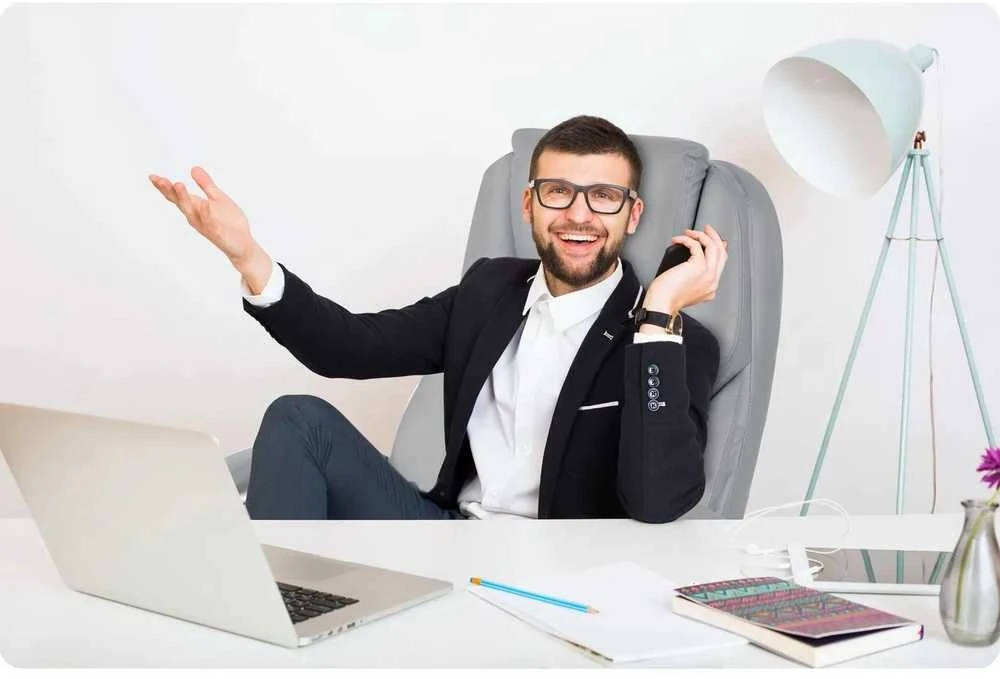 Sofotel Biuro kėdė, ergonomiškas dizainas, reguliuojamas aukštis, supimo funkcija, pilka vadovo kėdė, patogi darbo kėdė