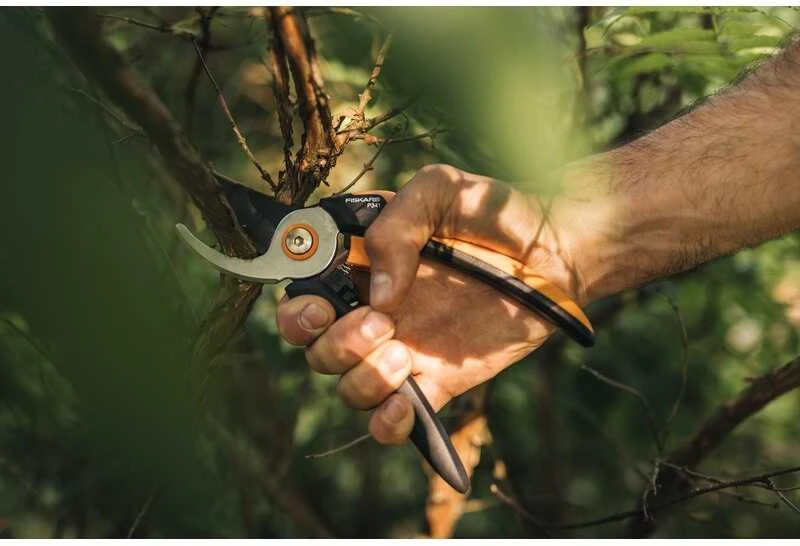 Fiskars Solid™ sekatorius prasilenkiančiais ašmenimis L (P341)