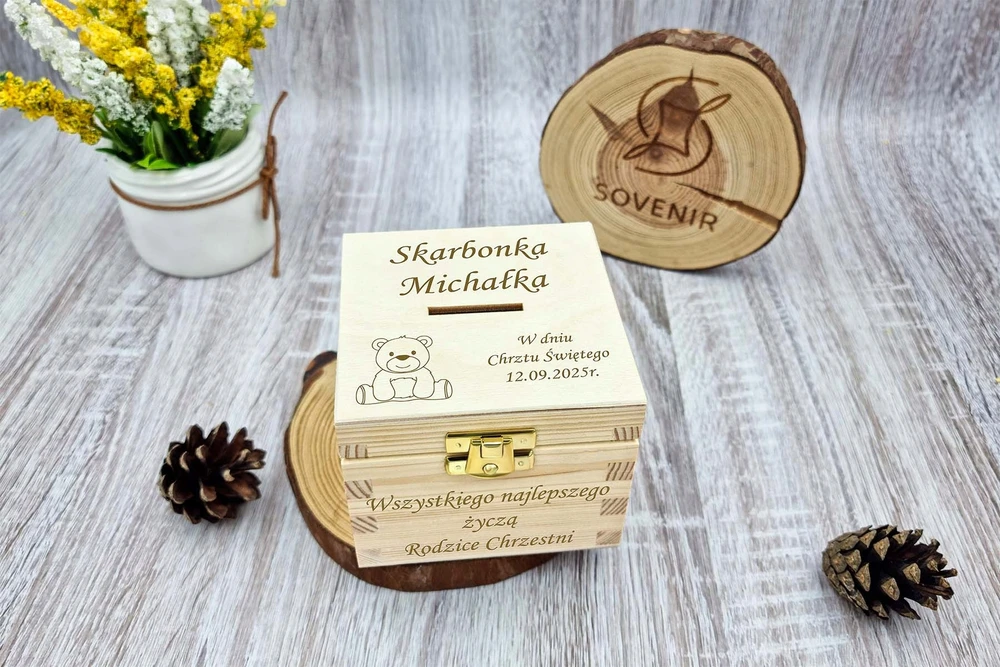 Sovenir Drewniana Skarbonka Grawer Prezent Chrzest Roczek