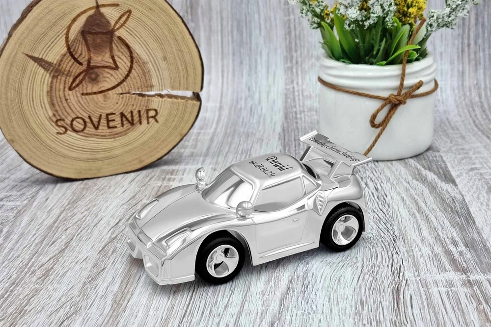 Sovenir Srebrna Skarbonka Auto Sportowe su Grawerem NEMOKAMAI na Prezent Chrzest Roczek