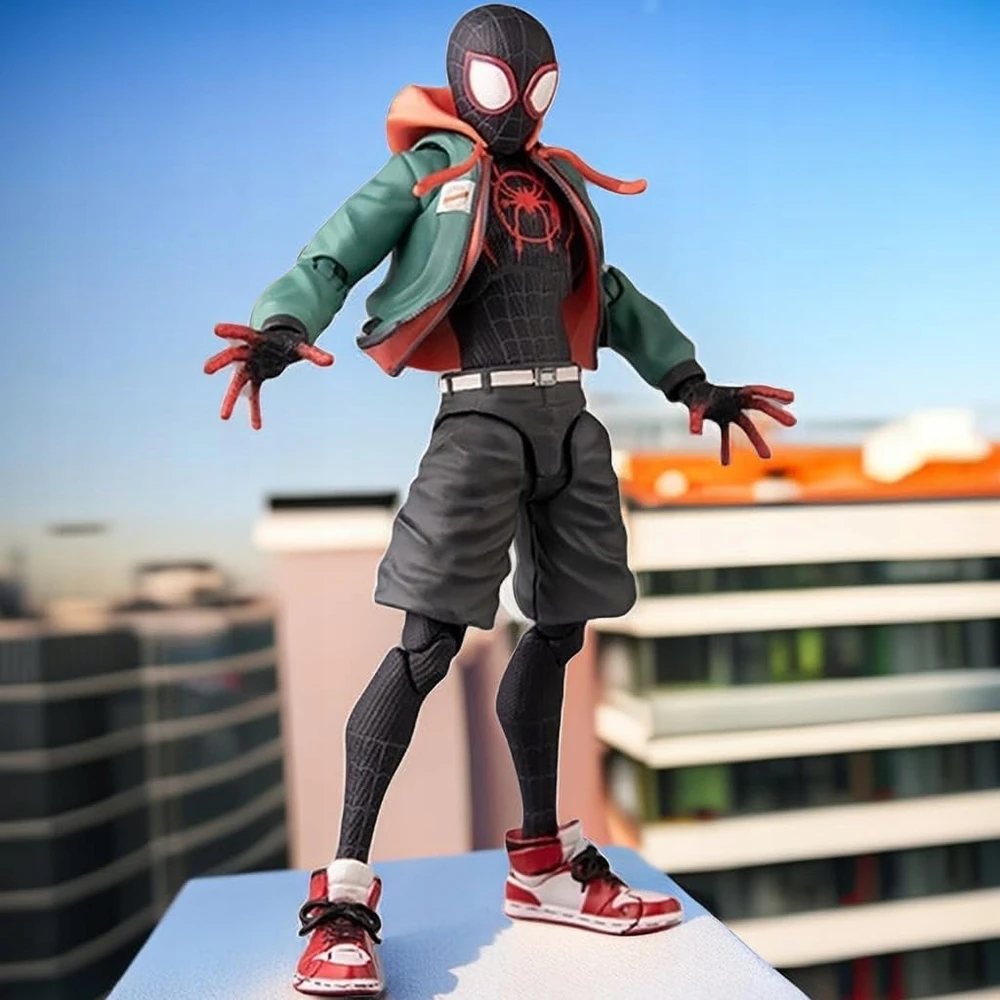 SPIDERMAN KOLEKTORIAUS FIGŪRA + PRIEDAI – SPIDERMAN MILES MORALES