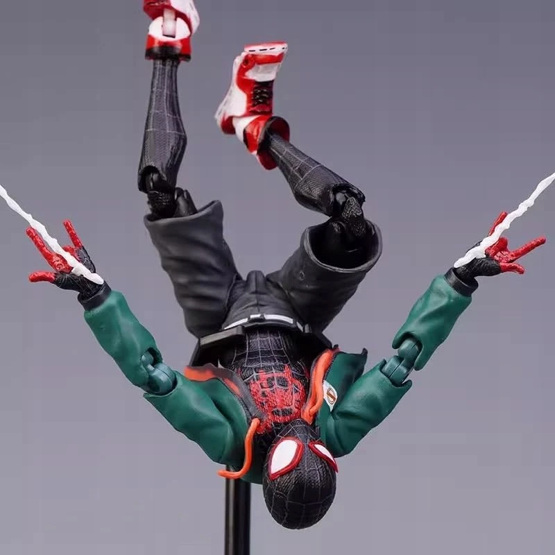 SPIDERMAN KOLEKTORIAUS FIGŪRA + PRIEDAI – SPIDERMAN MILES MORALES