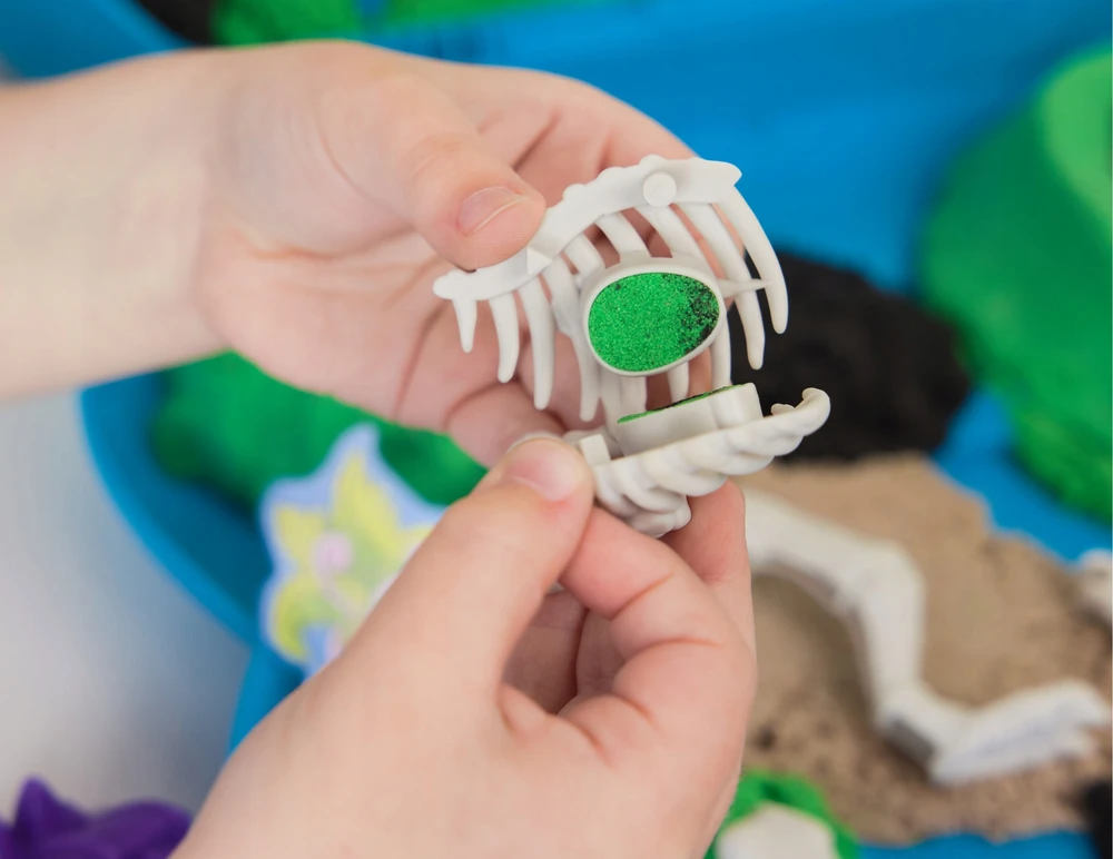 Spin Master KINETINIS SMĖLIS T-REX DINOZAURŲ KASIMAS SU Skeleto PRIEDAIS