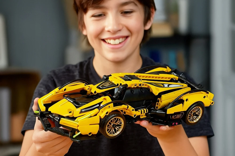 SPORTINIŲ AUTOMOBILIŲ TECHNINIŲ BLOKŲ RINKINYS 1158 ELEMENTAI ŠVIETI TAMSOJE
