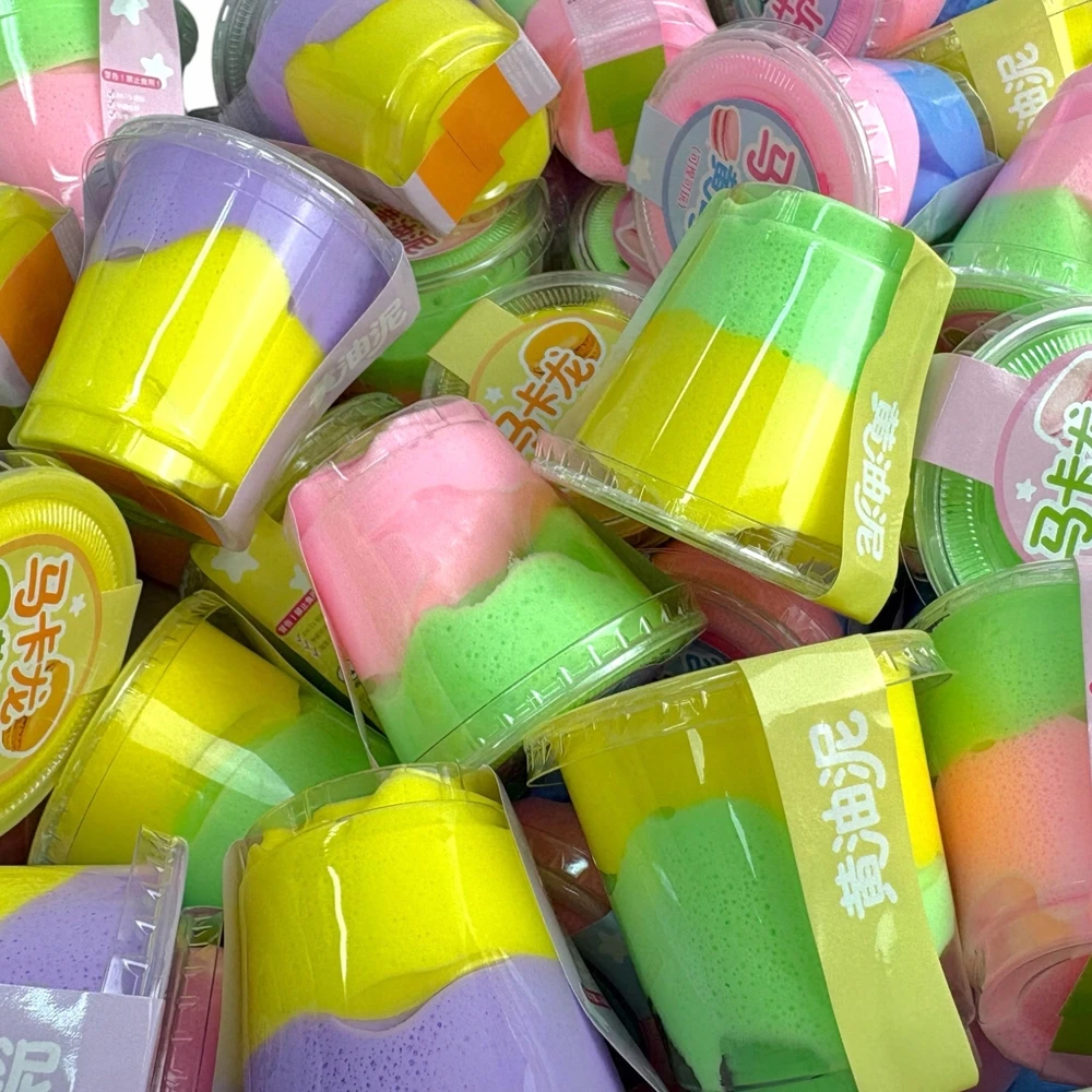 SquishySquishies PUTOLAS, polimerinio plastiko masė puodelyje, 5 cm, ĮVAIRIŲ SPALVŲ
