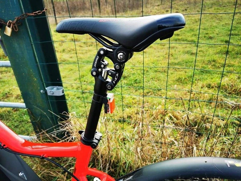 SR Suntour SP25-NCX BLK pakabos sėdynės stulpas (31,6*350mm), aliuminis