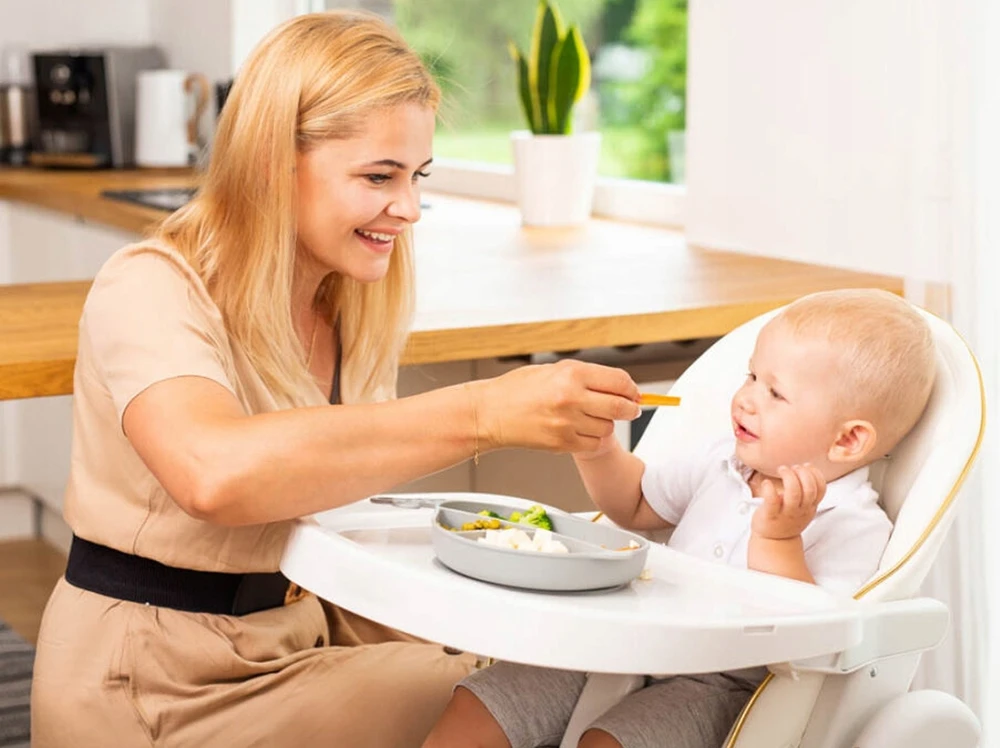 Stalo įrankiai, dubuo mokantis valgyti savarankiškai. Vaikams nuo 6 mėn