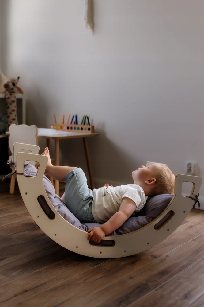 Stalviršis vaikiškam rokeriui OBUBU, baltas. Montessori staliukas Obubu rokeriui