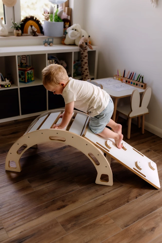 Stalviršis vaikiškam rokeriui OBUBU, baltas. Montessori staliukas Obubu rokeriui
