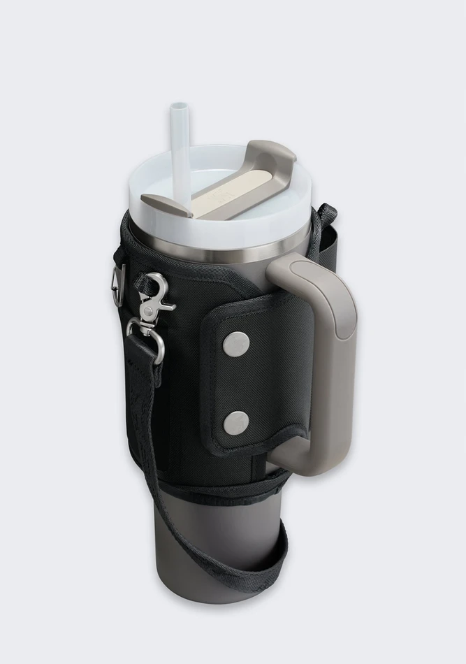 Stanley Termo puodelio su šiaudeliu dėklas &bdquo;The All-Day Quencher Carry-All&ldquo; 0,89 l, juodas