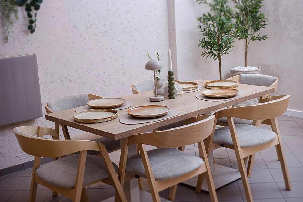 Sukraunama, minkšta buko medinė kėdė virtuvei, svetainei ir restoranui