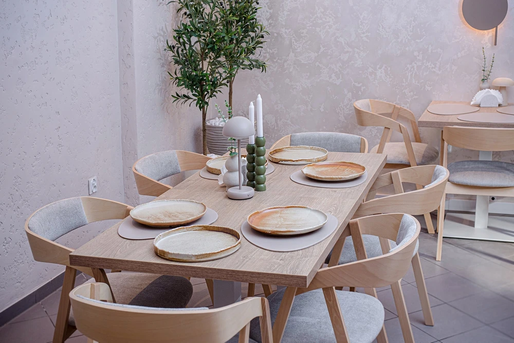Sukraunama, minkšta buko medinė kėdė virtuvei, svetainei ir restoranui