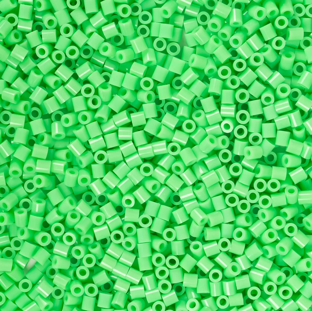 Šviesiai žali lyginami karoliukai Benny Beads 1500 vnt. 5 mm