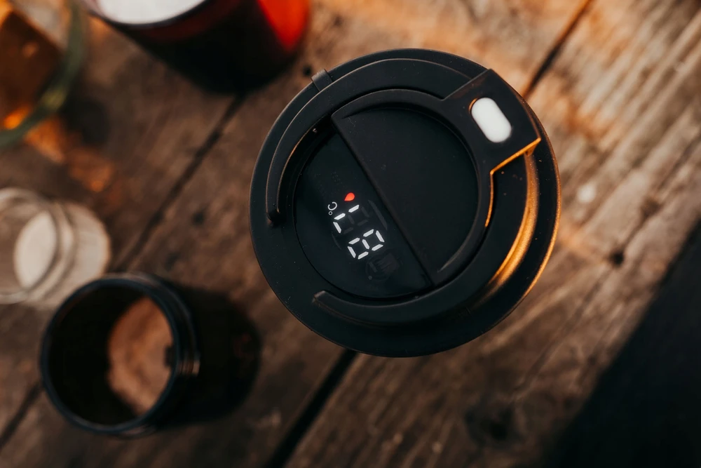 Terminis puodelis, termosas 380ml, automobilinis laikiklis kavai, arbatai ir smart LED