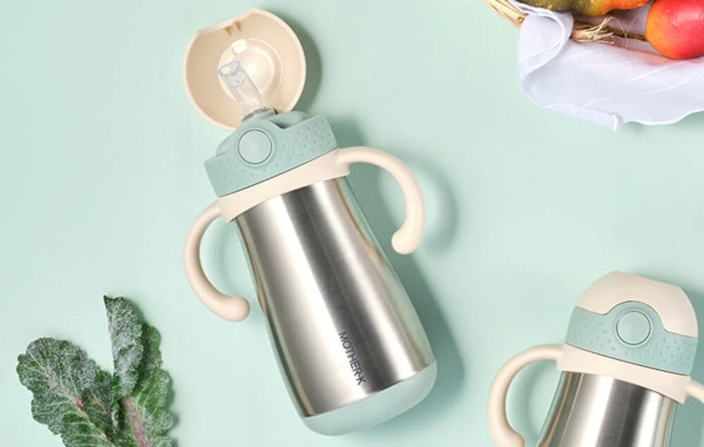 Termo gertuvė su šiaudeliu Mother-K Hug kreminė, 350 ml.