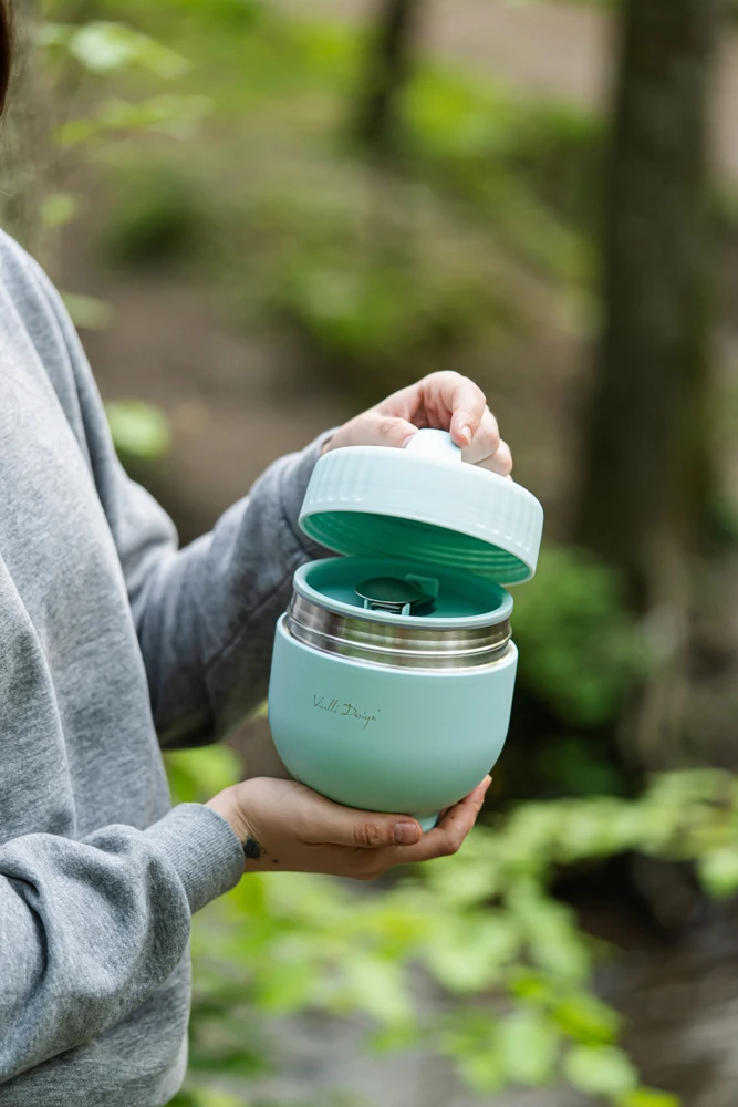 Termosas maistui Vialli Design Fuori 680 ml su šaukštu