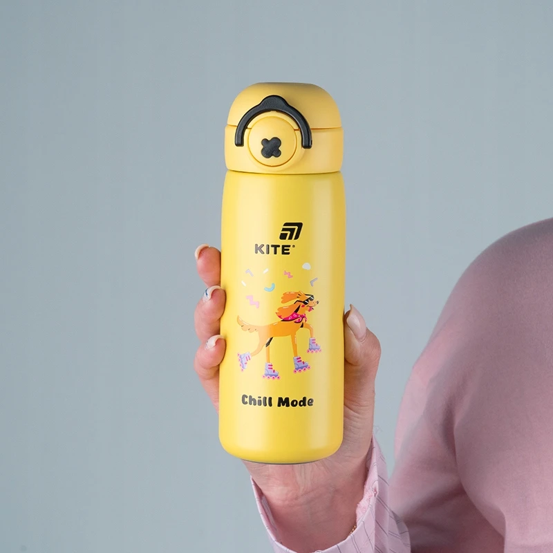 Termosas su šiaudeliu vaikams, geltonas, su metaliniu sieteliu, 430 ml Kite