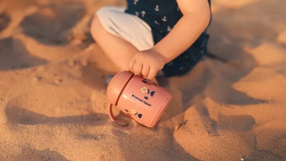 TOMMEE TIPPEE 300 ml 6+ mėn. WEANING SIPPEE puodelis – gertuvė, rožinė