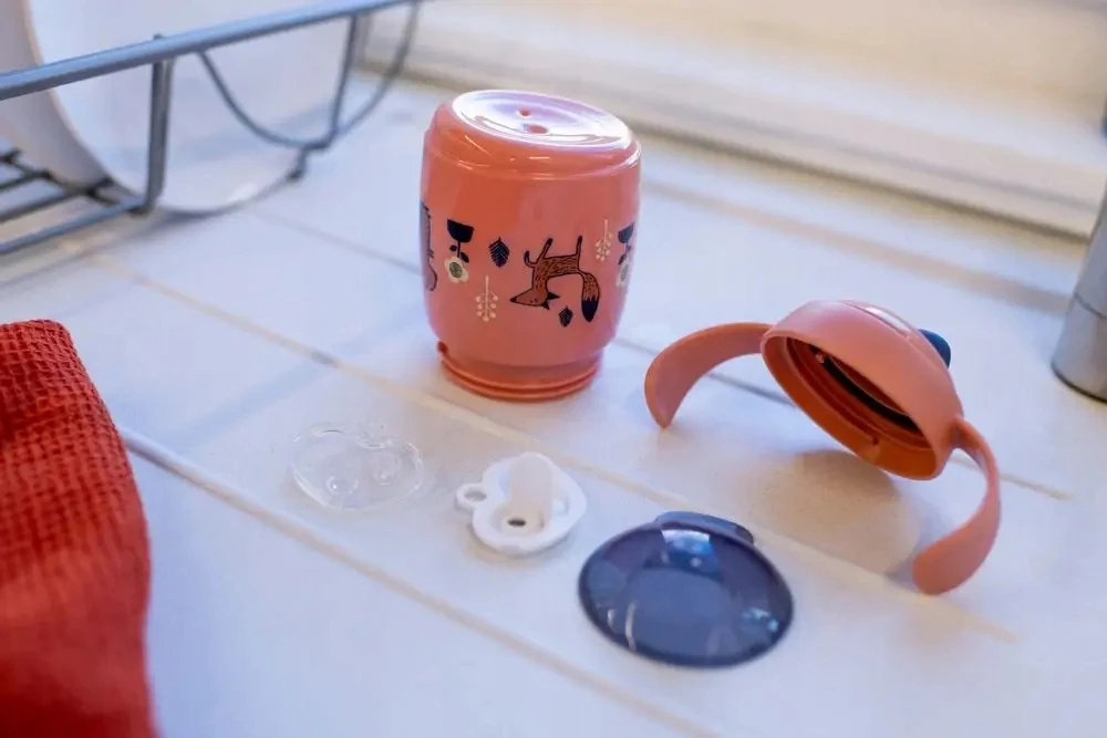 TOMMEE TIPPEE 300 ml 6+ mėn. WEANING SIPPEE puodelis – gertuvė, rožinė