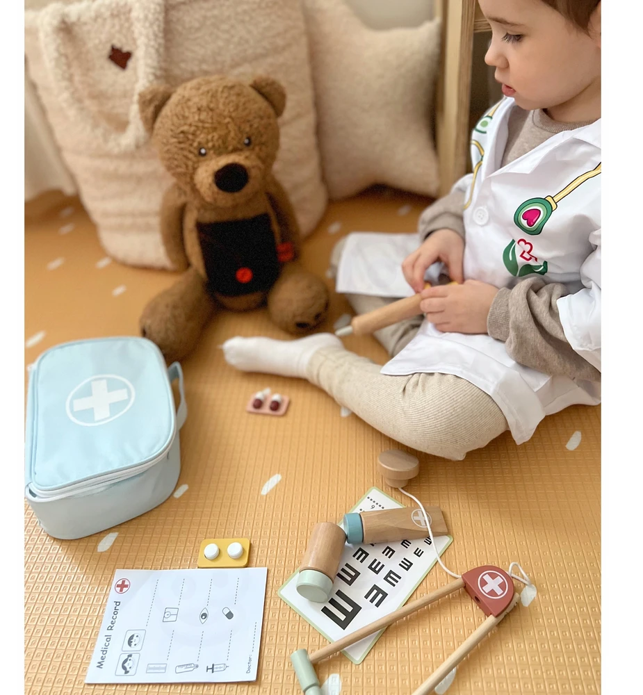 Tooky Toys Medinis mažojo gydytojo rinkinys su lagaminu 11 vnt TOOKY TOY