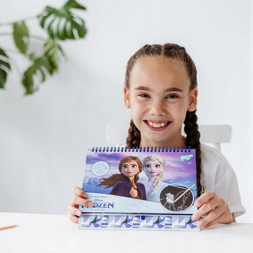 Totum FROZEN SCRATCHBOOK Scratchbook su rašikliu, kūrybinis rinkinys