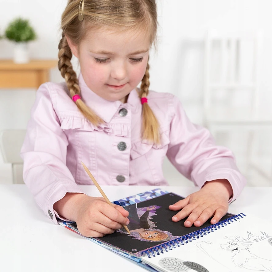 Totum FROZEN SCRATCHBOOK Scratchbook su rašikliu, kūrybinis rinkinys