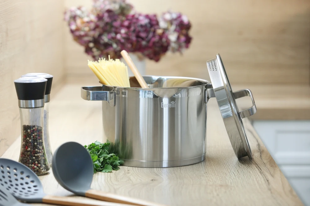 „Matral Berretti“ nerūdijančio plieno puodas su nerūdijančio plieno dangčiu, 22 cm