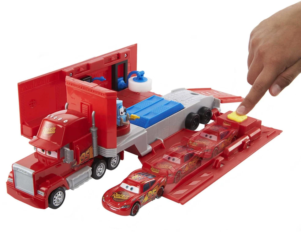 Mattel Cars transporteris Makas su žaidimų aikštele