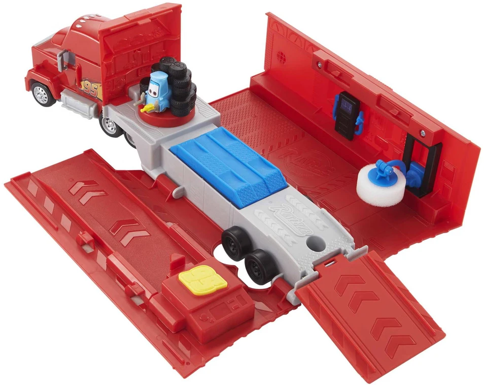 Mattel Cars transporteris Makas su žaidimų aikštele