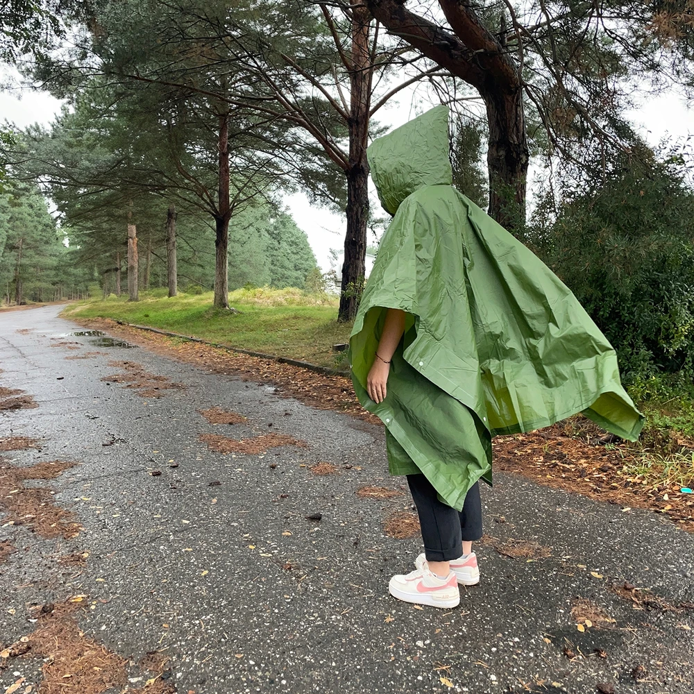 Trizand Patvarus apsiaustas nuo lietaus
