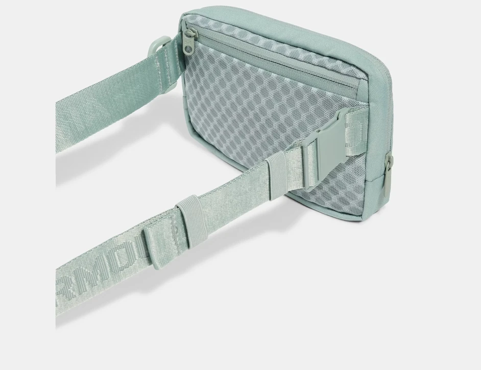 Under Armour SIENINĖ KREPŠELIS PO ŠARVA VANDENIUI ATLIEPANTI KIŠENĖ RFID APSAUGA 2L