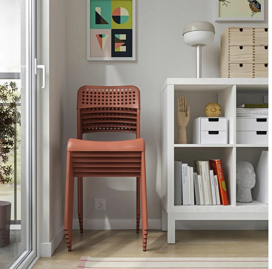 UNIVERSALI ŠVIESA VIRTUVĖS BALKONO KĖDĖ raudonai ruda IKEA SANDSBERG