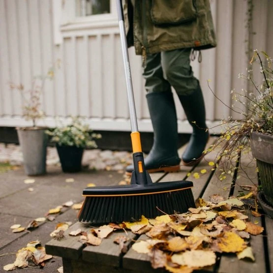 Fiskars Ergonomic šluota