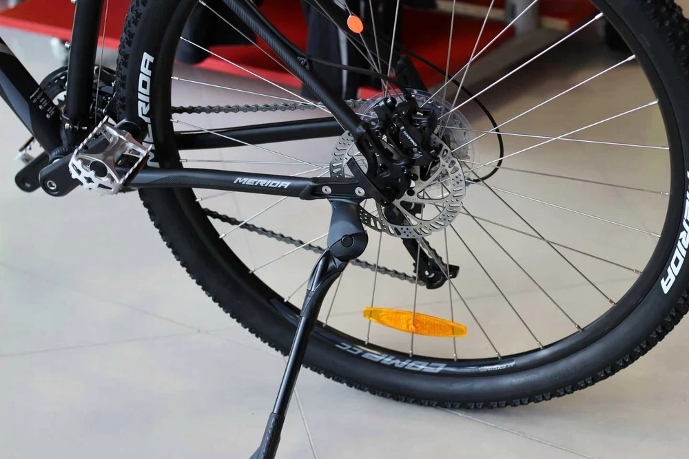 URSUS WAVE dviračio stovas 24-28'' galinis rėmui 40 mm juodas