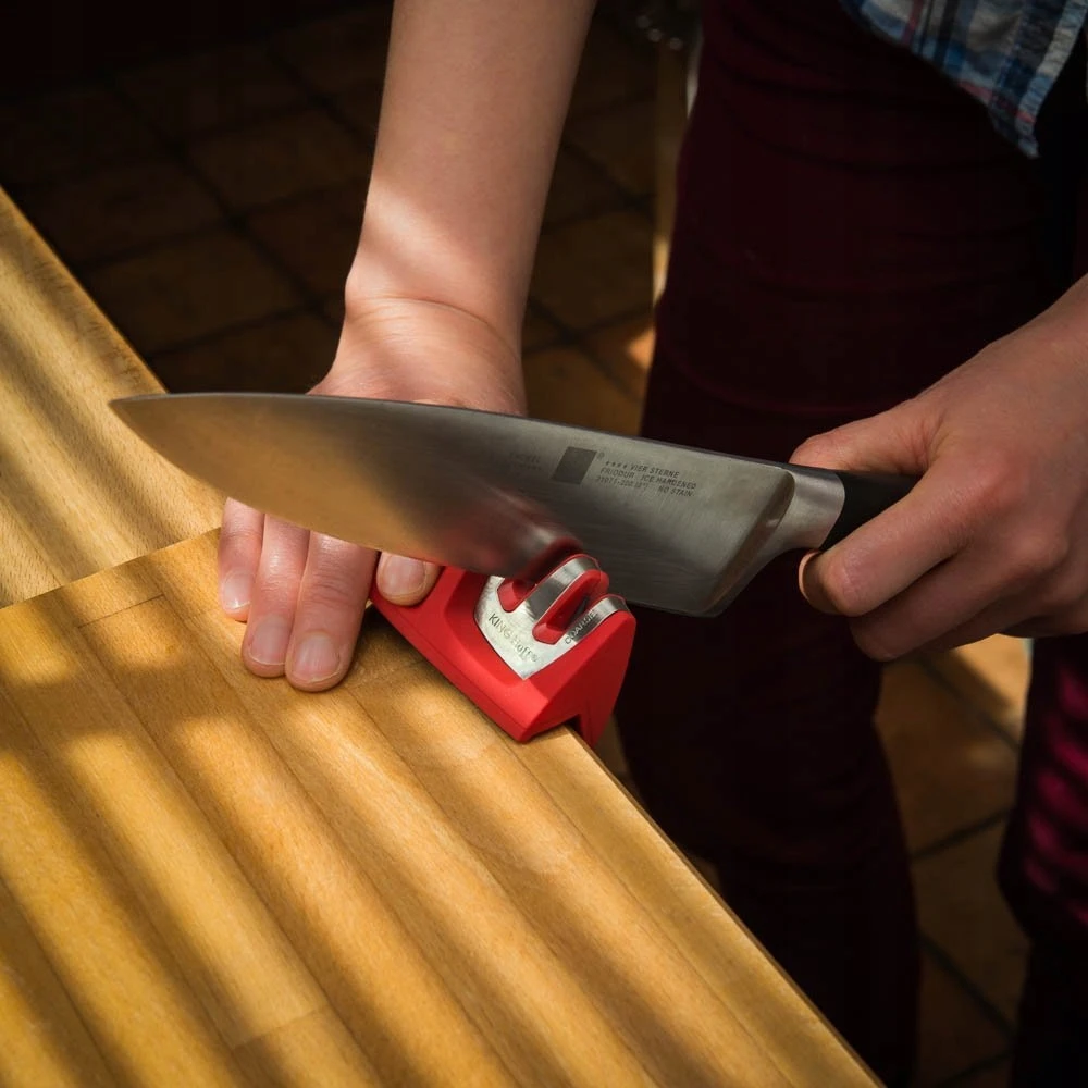 Uulki saugus galąstuvas virtuviniams peiliams, raudonas