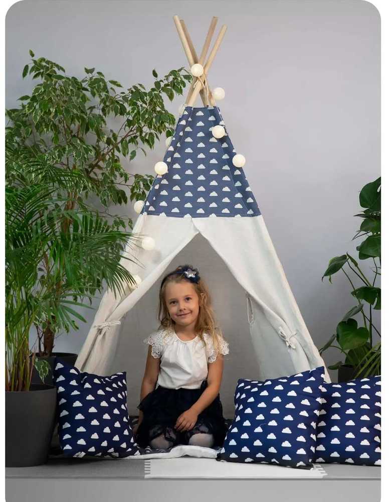 Ricokids Vaikiška tipi palapinė su girlianda ir lemputėmis - tamsiai mėlyna su debesėliais