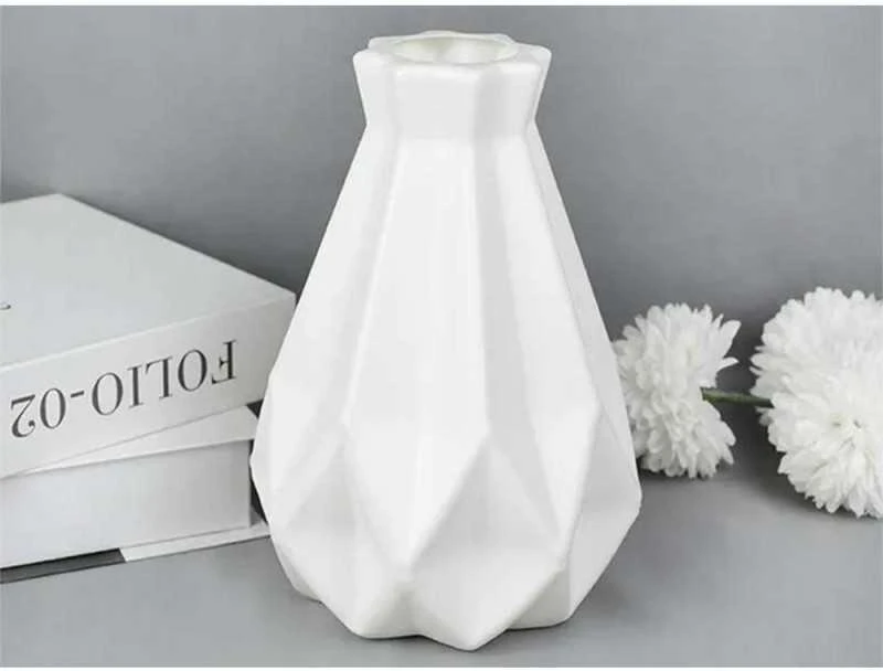 Plastikinė vaza gėlėms, 20 cm
