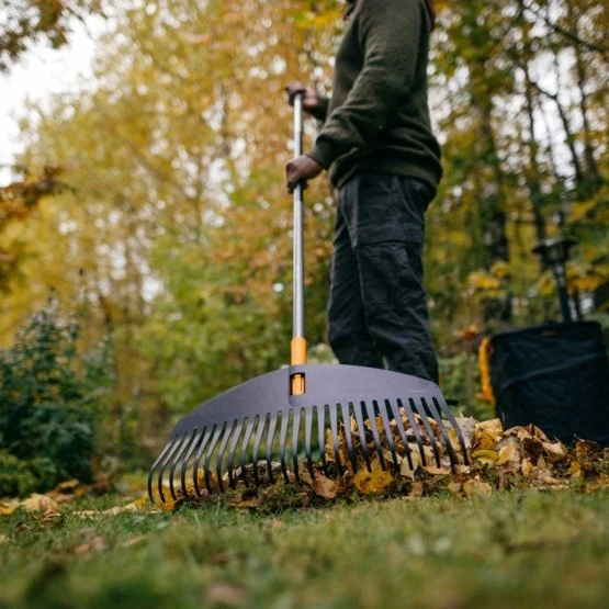 Vėduoklinis grėblys FISKARS ERGONOMIC, 51 x 180 cm, lapams
