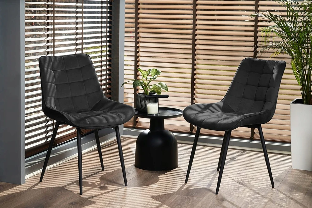 VELVET dygsniuota MISTY juoda minkšta svetainės kėdė JUMIhome