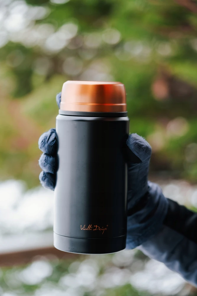 Vialli Design pietų termosas Fuori, 750 ml, juodas/auksinis