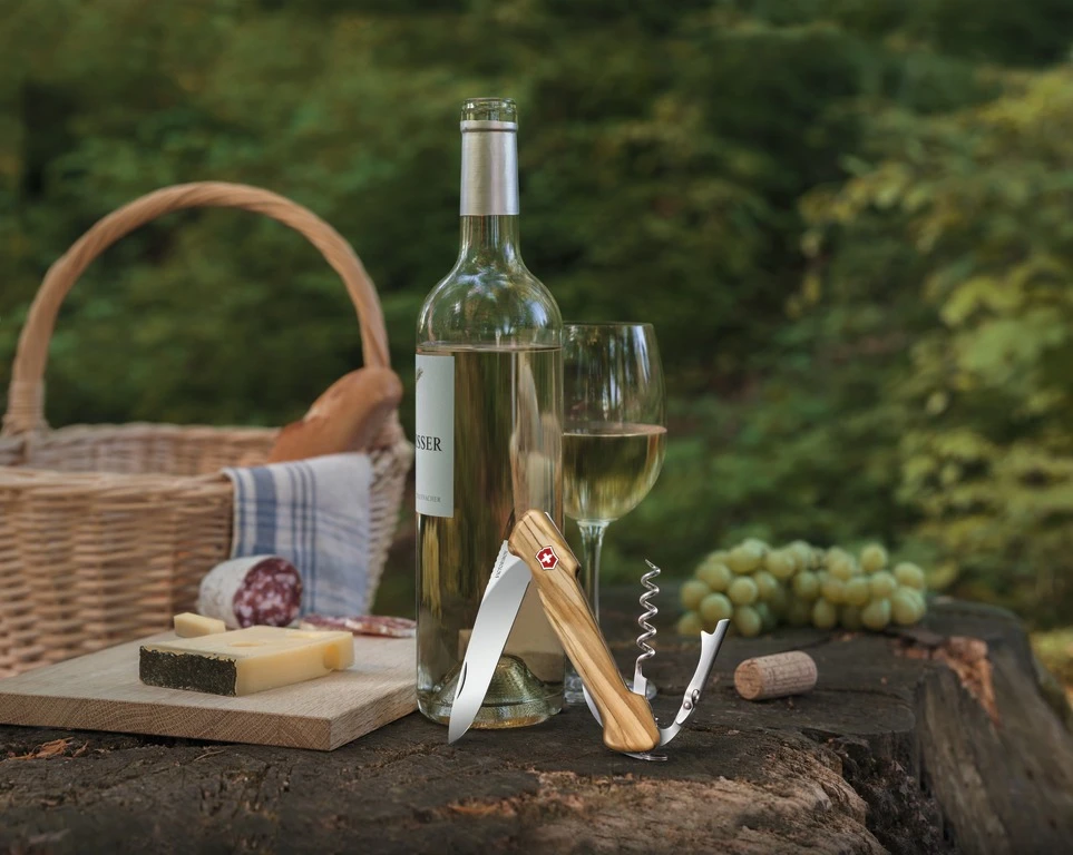 Victorinox Wine Master 0.9701.64 peilis su alyvuogių medžio rankena