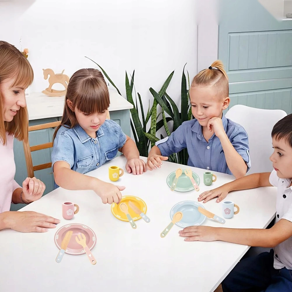 VIRTUVĖS RINKINYS 22 ELEMENTŲ MEDINIAI INDAI VAIKŲ ŽAISLAS