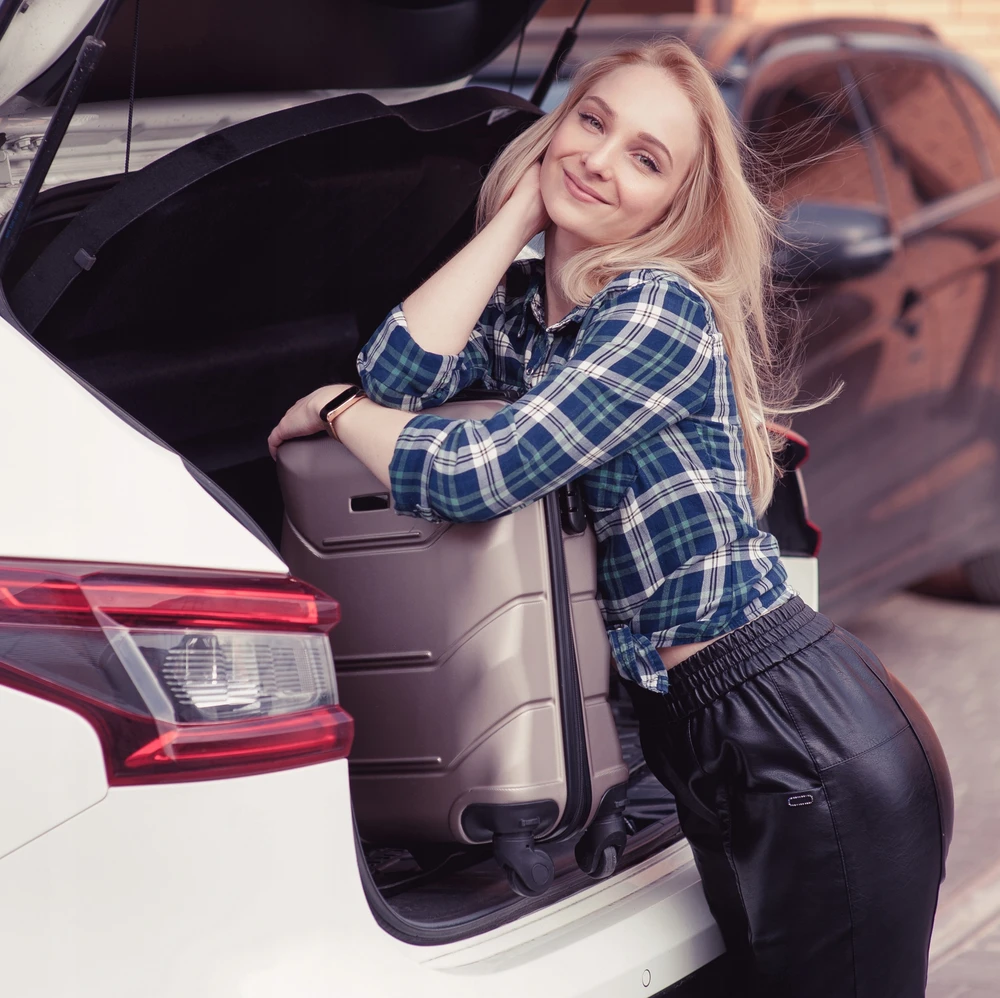 WALIZKA ŚREDNIA NA KÓŁKACH PODRÓŻNA BAGAŻ DIAMOND Juoda M 24" A227 ABS