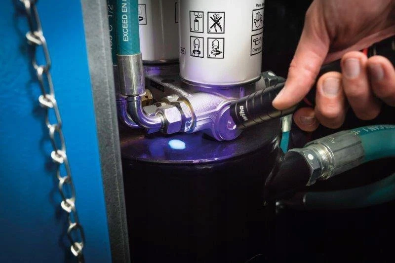 WIHA žibintuvėlis su magnetu LED, UV ir lazerio šviesa