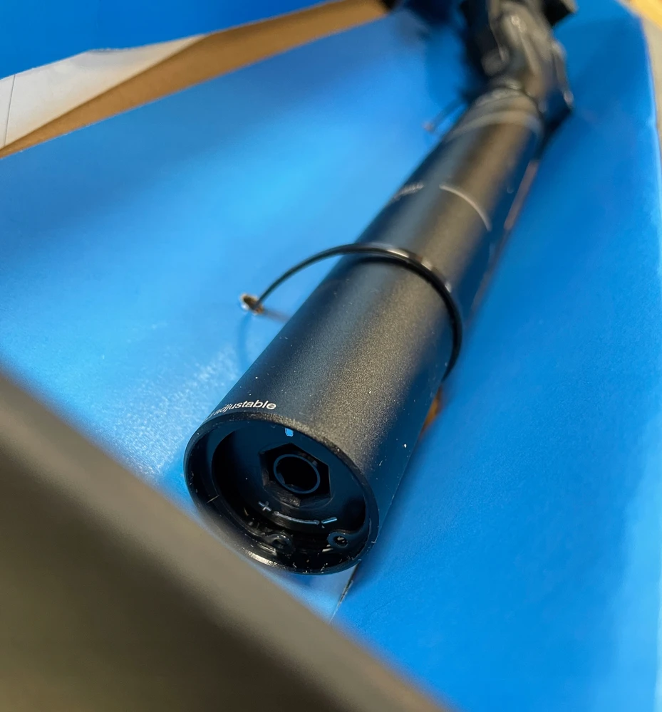 XLC SP-S07 pakabos sėdynės stulpas 30,9 mm, 350 mm, juodas sėdynės stulpas