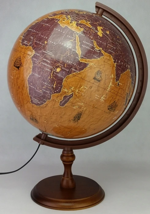 Zachem Retro šviečiantis gaublys 32cm su medine stotele ir burlaiviais