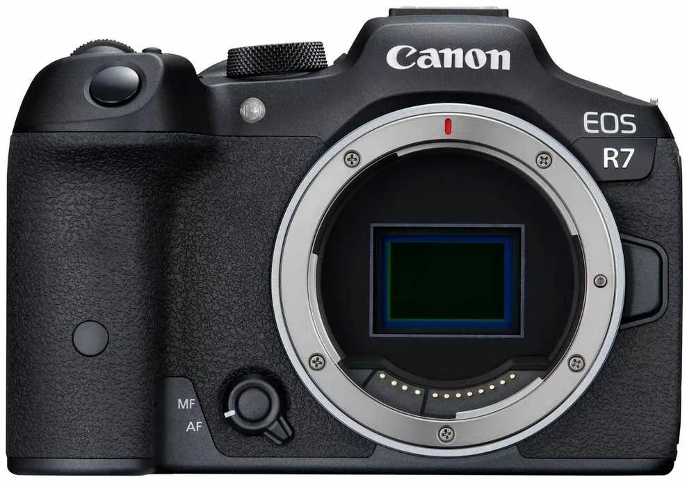 Canon EOS R7 fotoaparatas su RF-S 18–150 mm F3.5–6.3 IS STM objektyvu