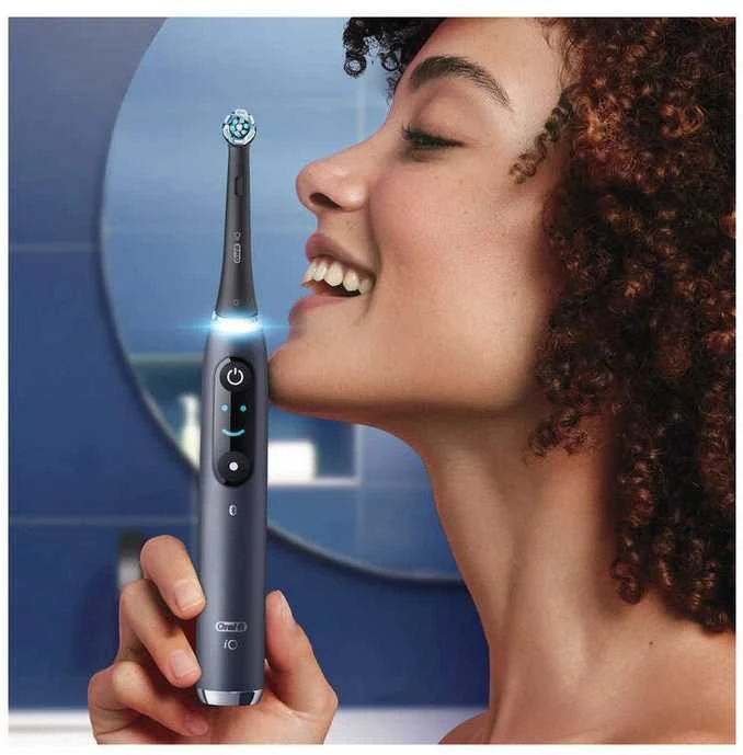 Oral-B iO Series 9 su šviečiančiu LED ekranu
