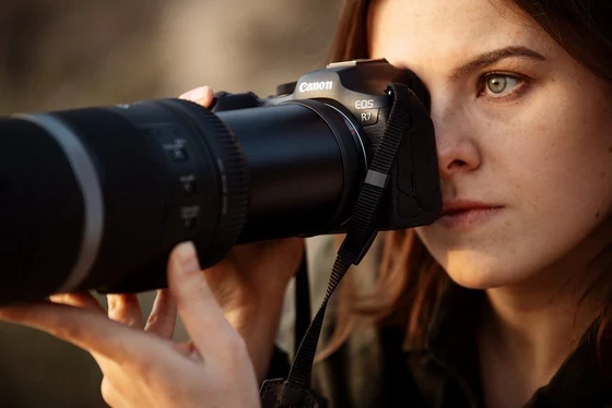 Canon EOS R7 fotoaparatas su RF-S 18–150 mm F3.5–6.3 IS STM objektyvu aprašymas - Prekės nuotrauka