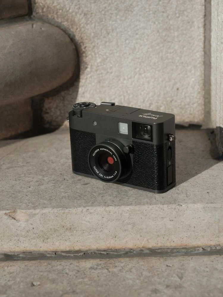 Skaitmeninis fotoaparatas Fujifilm X-HF1 Charcoal Sidabrinis WW1 CD (Tamsus sidabrinis)